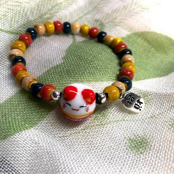 CERAMIC beaded pudgey oriental cat and silver alloy fashion bracelet - Picture 5 of 6